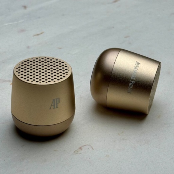 Audemars Piguet x Lexon MINO Bluetooth Micro-Speaker - Picture 1 of 7